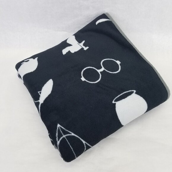 HARRY POTTER Super Soft Plush Blanket Throw 60"x90" Black White Houses Wand Hat - Picture 1 of 12